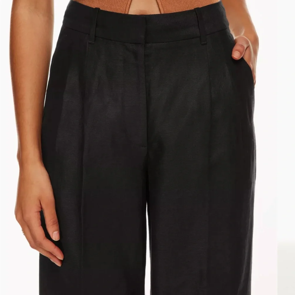 NWT Aritzia Effortless Linen Short in Black